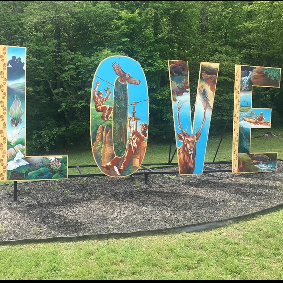 Meet your Posher, Jessica - Picture 2 of 2